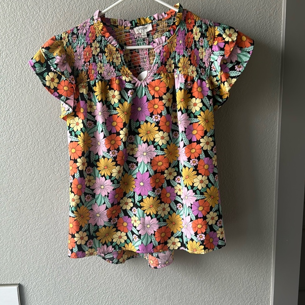 Short sleeve floral blouse